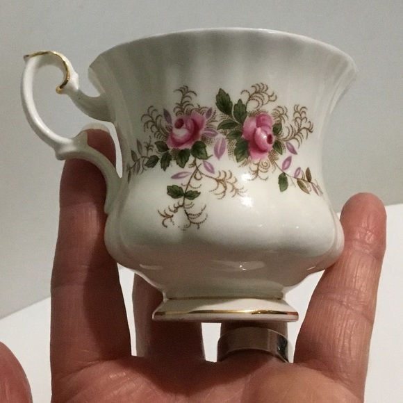 Vintage RARE Royal Albert Lavender Rose dainty footed teacup and saucer - Picture 6 of 13